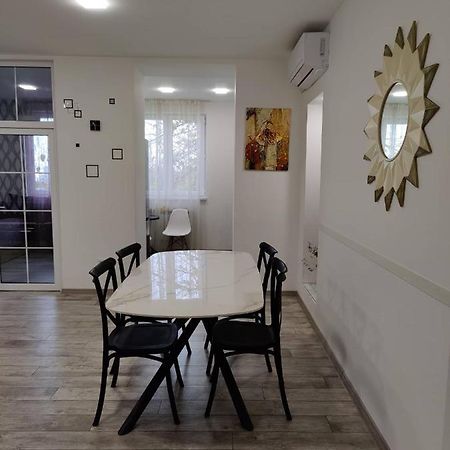 Modern Apartment In The Center With The View Of The Majestic Ararat Yerevan Exterior photo