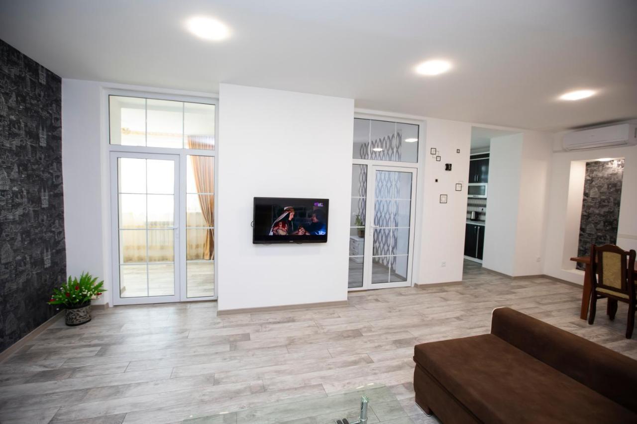 Modern Apartment In The Center With The View Of The Majestic Ararat Yerevan Exterior photo