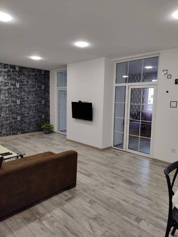 Modern Apartment In The Center With The View Of The Majestic Ararat Yerevan Exterior photo